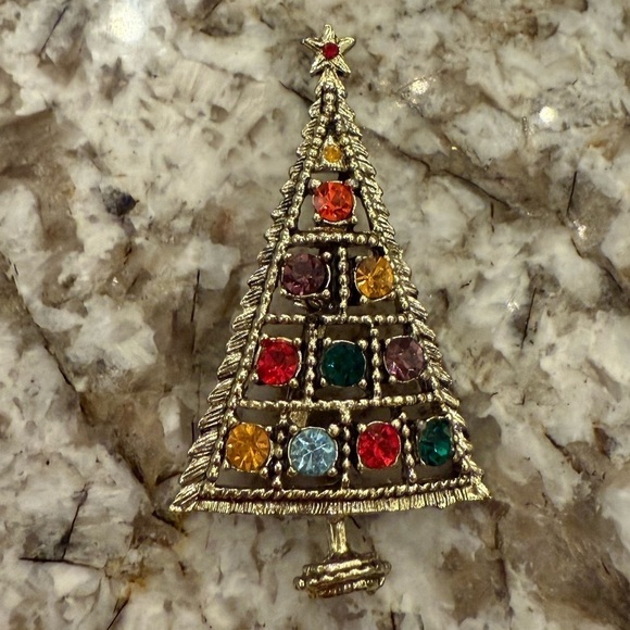 Vintage quality Christmas tree brooch adorned in shimmery stones - Picture 6 of 11